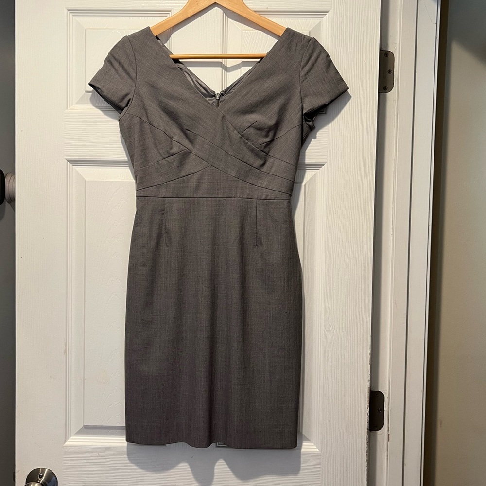 Banana Republic, women’s dress size 4P, gray, excellent condition